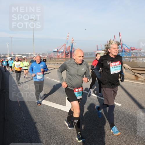 03.10.2025 - Köhlbrandbrückenlauf Yannick Fuchs http://msf.ph/oto/9180909 03.10.2025 08:55:37 Position 2 3090, 3089 meine-sportfotos.de