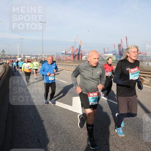 03.10.2025 - Köhlbrandbrückenlauf Yannick Fuchs http://msf.ph/oto/9180911 03.10.2025 08:55:37 Position 2 309, 3089 meine-sportfotos.de