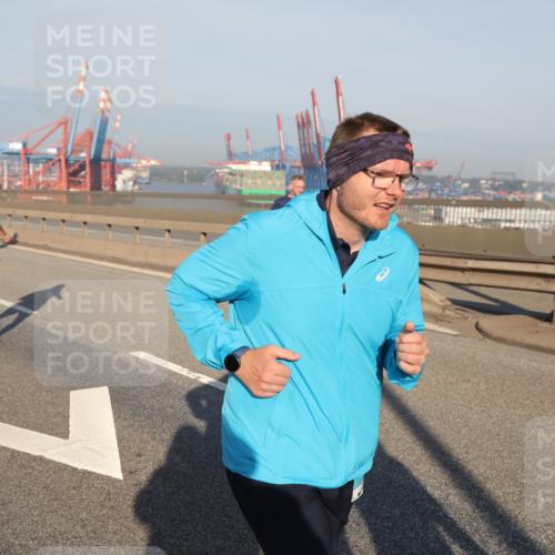 03.10.2025 - Köhlbrandbrückenlauf Yannick Fuchs http://msf.ph/oto/9180963 03.10.2025 08:55:44 Position 2  meine-sportfotos.de