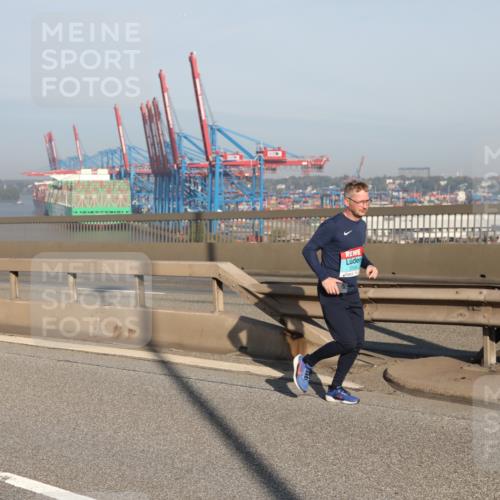 03.10.2025 - Köhlbrandbrückenlauf Yannick Fuchs http://msf.ph/oto/9180969 03.10.2025 08:55:45 Position 2 2509, 118 meine-sportfotos.de