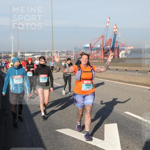 03.10.2025 - Köhlbrandbrückenlauf Yannick Fuchs http://msf.ph/oto/9180993 03.10.2025 08:55:48 Position 2 3329, 3328, 1348 meine-sportfotos.de