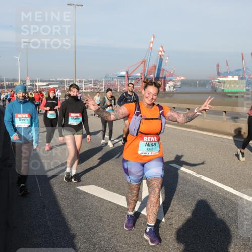 03.10.2025 - Köhlbrandbrückenlauf Yannick Fuchs http://msf.ph/oto/9180998 03.10.2025 08:55:49 Position 2 3329, 3328, 1348 meine-sportfotos.de