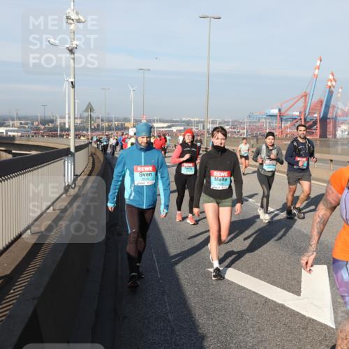 03.10.2025 - Köhlbrandbrückenlauf Yannick Fuchs http://msf.ph/oto/9181000 03.10.2025 08:55:49 Position 2 3329, 1 meine-sportfotos.de