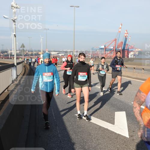 03.10.2025 - Köhlbrandbrückenlauf Yannick Fuchs http://msf.ph/oto/9181003 03.10.2025 08:55:49 Position 2 3329, 3328, 1348 meine-sportfotos.de