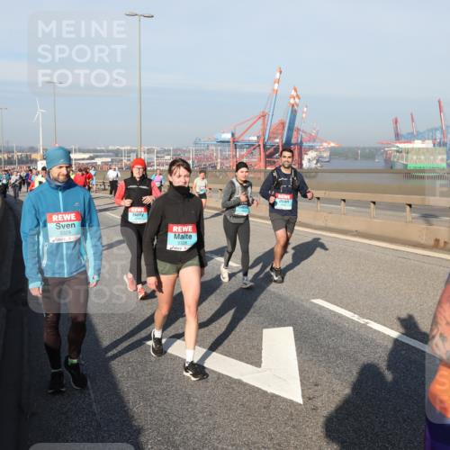 03.10.2025 - Köhlbrandbrückenlauf Yannick Fuchs http://msf.ph/oto/9181005 03.10.2025 08:55:50 Position 2 3329, 3328 meine-sportfotos.de