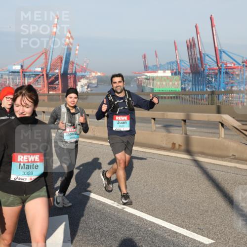 03.10.2025 - Köhlbrandbrückenlauf Yannick Fuchs http://msf.ph/oto/9181014 03.10.2025 08:55:51 Position 2 3329, 3328, 2644, 2635, 1 meine-sportfotos.de