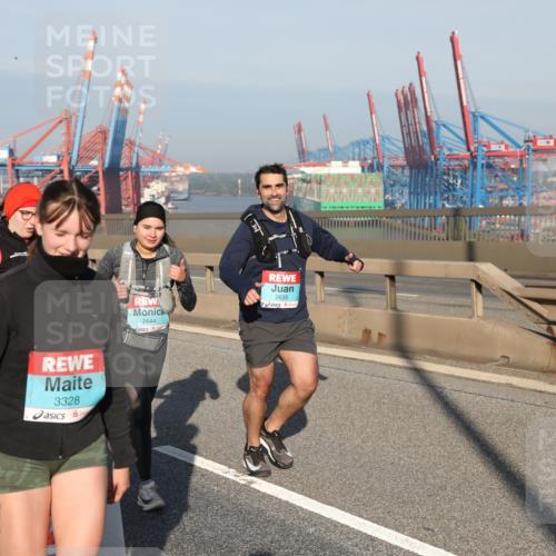 03.10.2025 - Köhlbrandbrückenlauf Yannick Fuchs http://msf.ph/oto/9181016 03.10.2025 08:55:51 Position 2 3329, 3328, 2644, 2635 meine-sportfotos.de