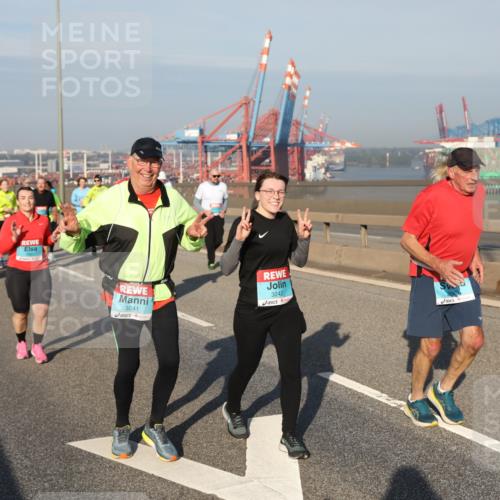 03.10.2025 - Köhlbrandbrückenlauf Yannick Fuchs http://msf.ph/oto/9181048 03.10.2025 08:55:58 Position 2 3241, 3242 meine-sportfotos.de