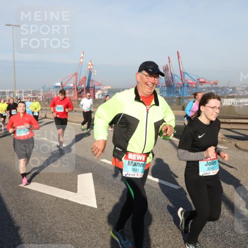 03.10.2025 - Köhlbrandbrückenlauf Yannick Fuchs http://msf.ph/oto/9181058 03.10.2025 08:55:59 Position 2 3241, 3242 meine-sportfotos.de