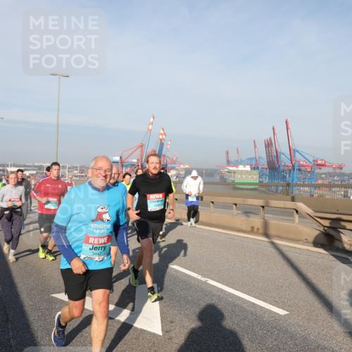 03.10.2025 - Köhlbrandbrückenlauf Yannick Fuchs http://msf.ph/oto/9181086 03.10.2025 08:56:03 Position 2 3447, 2229 meine-sportfotos.de