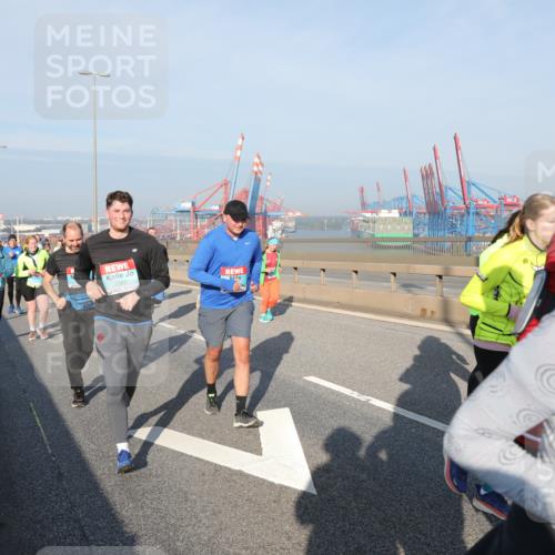 03.10.2025 - Köhlbrandbrückenlauf Yannick Fuchs http://msf.ph/oto/9181100 03.10.2025 08:56:06 Position 2 2383 meine-sportfotos.de