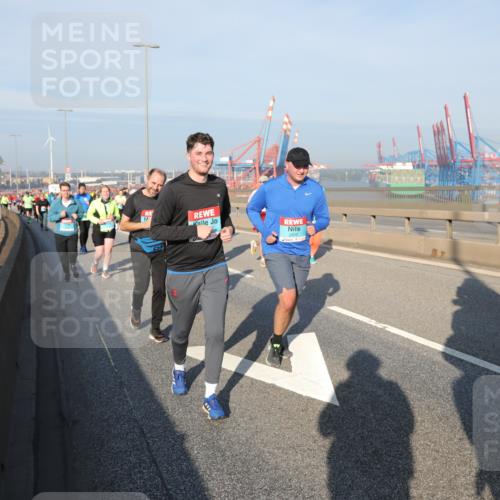 03.10.2025 - Köhlbrandbrückenlauf Yannick Fuchs http://msf.ph/oto/9181103 03.10.2025 08:56:06 Position 2 2409 meine-sportfotos.de