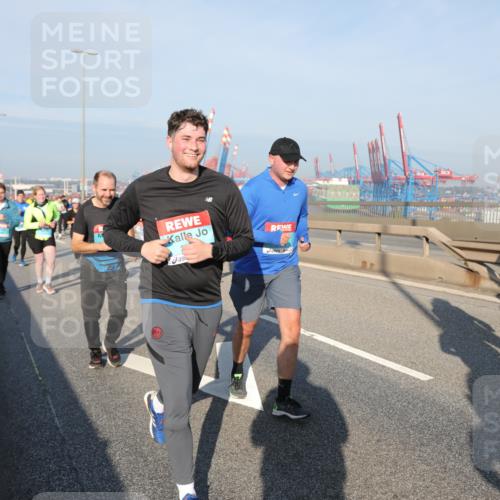 03.10.2025 - Köhlbrandbrückenlauf Yannick Fuchs http://msf.ph/oto/9181110 03.10.2025 08:56:06 Position 2  meine-sportfotos.de