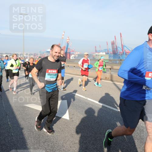 03.10.2025 - Köhlbrandbrückenlauf Yannick Fuchs http://msf.ph/oto/9181121 03.10.2025 08:56:07 Position 2 2090 meine-sportfotos.de