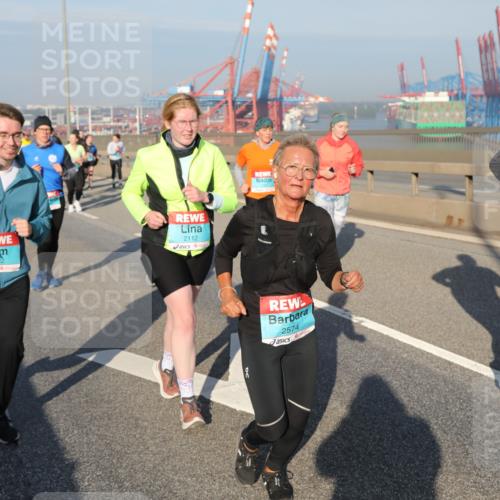 03.10.2025 - Köhlbrandbrückenlauf Yannick Fuchs http://msf.ph/oto/9181138 03.10.2025 08:56:09 Position 2 2112, 2574, 2239 meine-sportfotos.de