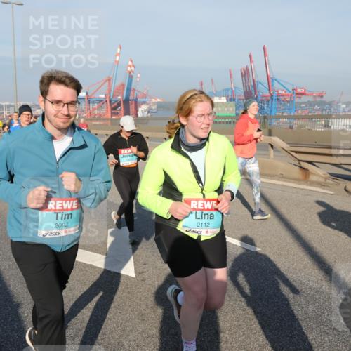 03.10.2025 - Köhlbrandbrückenlauf Yannick Fuchs http://msf.ph/oto/9181144 03.10.2025 08:56:10 Position 2 1425, 2092, 2112 meine-sportfotos.de