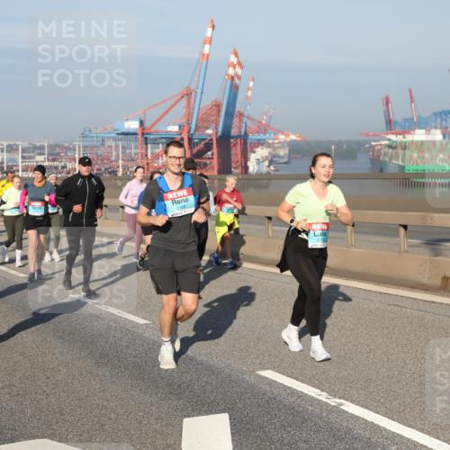 03.10.2025 - Köhlbrandbrückenlauf Yannick Fuchs http://msf.ph/oto/9181155 03.10.2025 08:56:13 Position 2 1910, 2374 meine-sportfotos.de