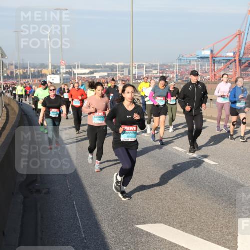 03.10.2025 - Köhlbrandbrückenlauf Yannick Fuchs http://msf.ph/oto/9181157 03.10.2025 08:56:14 Position 2 1910, 2374 meine-sportfotos.de