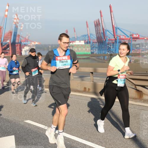 03.10.2025 - Köhlbrandbrückenlauf Yannick Fuchs http://msf.ph/oto/9181161 03.10.2025 08:56:15 Position 2 2374, 23 meine-sportfotos.de