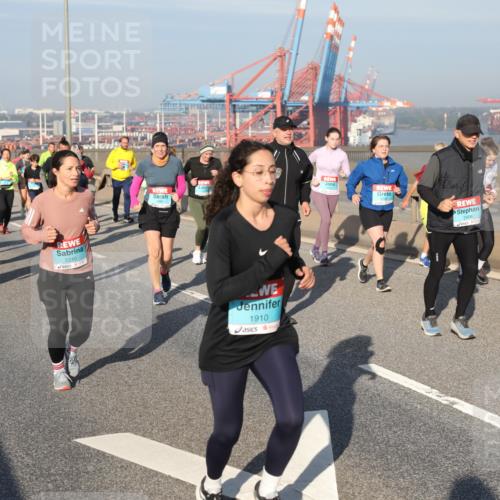 03.10.2025 - Köhlbrandbrückenlauf Yannick Fuchs http://msf.ph/oto/9181163 03.10.2025 08:56:15 Position 2 2240, 1910, 2406 meine-sportfotos.de