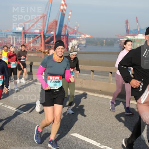 03.10.2025 - Köhlbrandbrückenlauf Yannick Fuchs http://msf.ph/oto/9181170 03.10.2025 08:56:17 Position 2 2136, 1998 meine-sportfotos.de