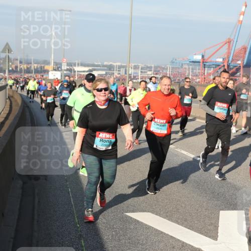 03.10.2025 - Köhlbrandbrückenlauf Yannick Fuchs http://msf.ph/oto/9181184 03.10.2025 08:56:19 Position 2 2280, 2835, 2779, 2136 meine-sportfotos.de