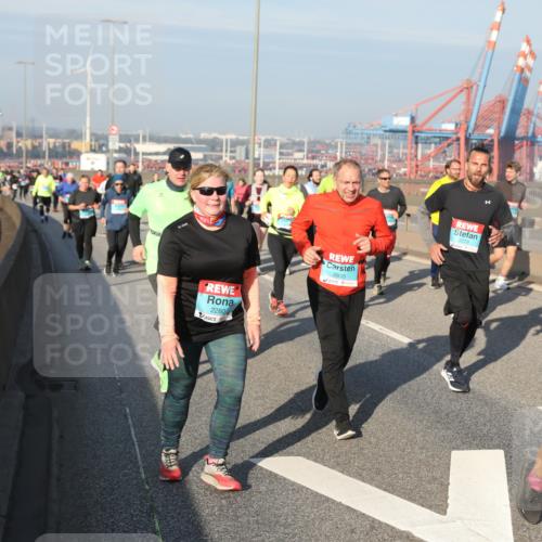 03.10.2025 - Köhlbrandbrückenlauf Yannick Fuchs http://msf.ph/oto/9181186 03.10.2025 08:56:19 Position 2 2280, 2835, 2779, 2136 meine-sportfotos.de