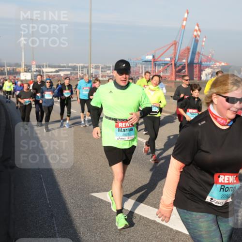 03.10.2025 - Köhlbrandbrückenlauf Yannick Fuchs http://msf.ph/oto/9181194 03.10.2025 08:56:21 Position 2 2525, 2280, 2835 meine-sportfotos.de