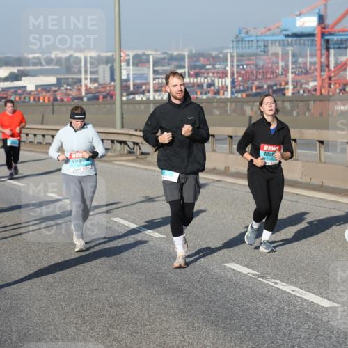 03.10.2025 - Köhlbrandbrückenlauf Yannick Fuchs http://msf.ph/oto/9181235 03.10.2025 08:56:28 Position 2 3626, 2162, 2237 meine-sportfotos.de