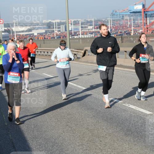 03.10.2025 - Köhlbrandbrückenlauf Yannick Fuchs http://msf.ph/oto/9181241 03.10.2025 08:56:29 Position 2 3626, 2162 meine-sportfotos.de