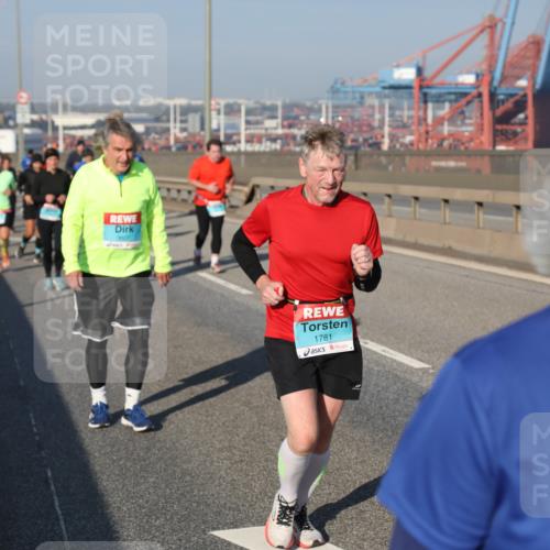 03.10.2025 - Köhlbrandbrückenlauf Yannick Fuchs http://msf.ph/oto/9181275 03.10.2025 08:56:34 Position 2 3607, 1781 meine-sportfotos.de