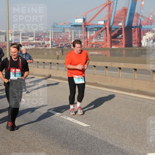 03.10.2025 - Köhlbrandbrückenlauf Yannick Fuchs http://msf.ph/oto/9181303 03.10.2025 08:56:38 Position 2 3384, 2163 meine-sportfotos.de