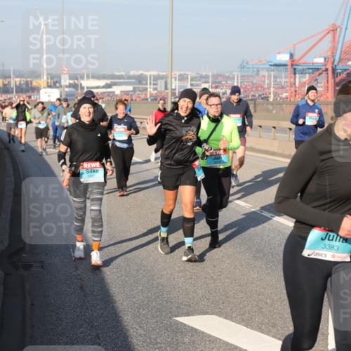 03.10.2025 - Köhlbrandbrückenlauf Yannick Fuchs http://msf.ph/oto/9181334 03.10.2025 08:56:41 Position 2 1935, 2618, 3383 meine-sportfotos.de