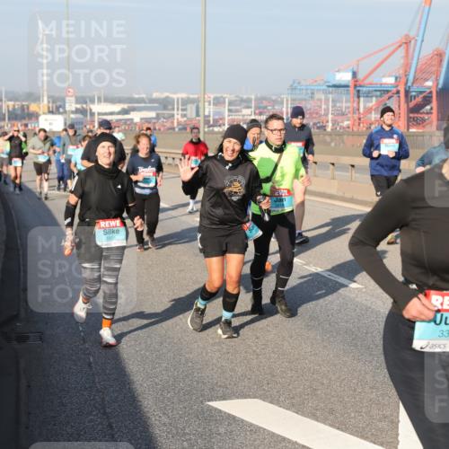 03.10.2025 - Köhlbrandbrückenlauf Yannick Fuchs http://msf.ph/oto/9181337 03.10.2025 08:56:41 Position 2 1935, 2618, 3383 meine-sportfotos.de