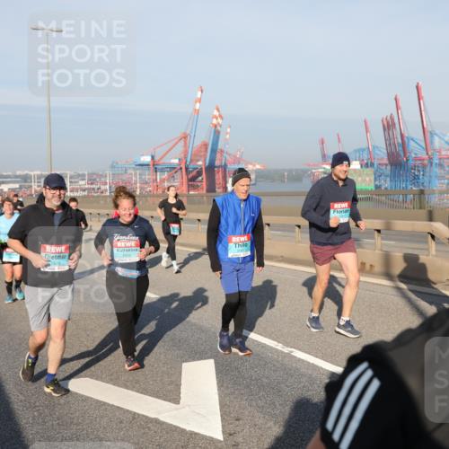 03.10.2025 - Köhlbrandbrückenlauf Yannick Fuchs http://msf.ph/oto/9181365 03.10.2025 08:56:45 Position 2 1929, 1926 meine-sportfotos.de