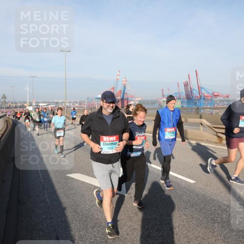 03.10.2025 - Köhlbrandbrückenlauf Yannick Fuchs http://msf.ph/oto/9181375 03.10.2025 08:56:46 Position 2 1929 meine-sportfotos.de