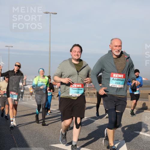 03.10.2025 - Köhlbrandbrückenlauf Yannick Fuchs http://msf.ph/oto/9181408 03.10.2025 08:56:51 Position 2 2326, 2325 meine-sportfotos.de
