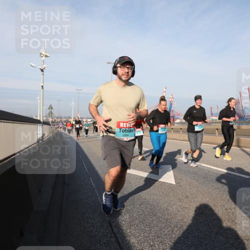 03.10.2025 - Köhlbrandbrückenlauf Yannick Fuchs http://msf.ph/oto/9181437 03.10.2025 08:56:54 Position 2 1004 meine-sportfotos.de