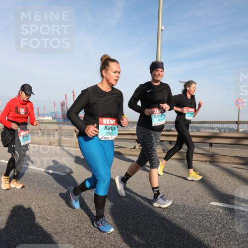 03.10.2025 - Köhlbrandbrückenlauf Yannick Fuchs http://msf.ph/oto/9181451 03.10.2025 08:56:56 Position 2 3054, 2869, 2870 meine-sportfotos.de