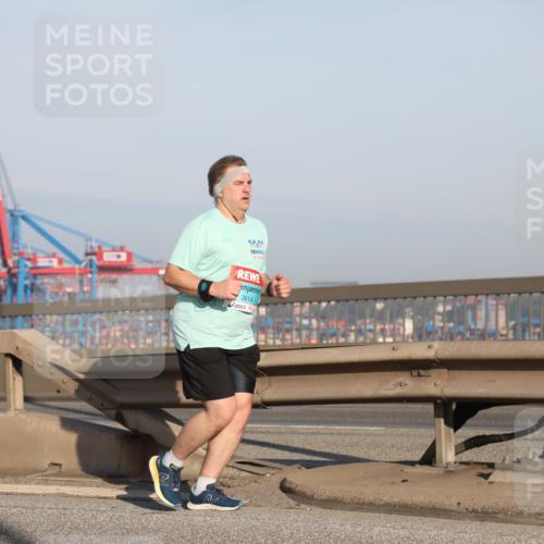 03.10.2025 - Köhlbrandbrückenlauf Yannick Fuchs http://msf.ph/oto/9181462 03.10.2025 08:56:59 Position 2 3614, 118 meine-sportfotos.de