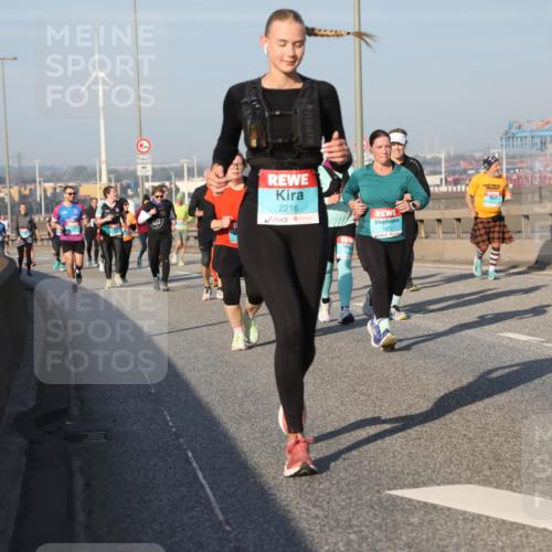 03.10.2025 - Köhlbrandbrückenlauf Yannick Fuchs http://msf.ph/oto/9181465 03.10.2025 08:57:00 Position 2 2216, 1872 meine-sportfotos.de