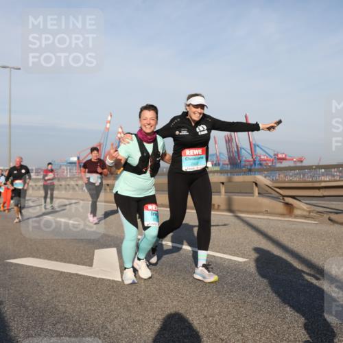 03.10.2025 - Köhlbrandbrückenlauf Yannick Fuchs http://msf.ph/oto/9181499 03.10.2025 08:57:05 Position 2 217, 2922, 18 meine-sportfotos.de