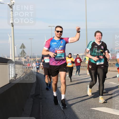 03.10.2025 - Köhlbrandbrückenlauf Yannick Fuchs http://msf.ph/oto/9181523 03.10.2025 08:57:09 Position 2 3076 meine-sportfotos.de