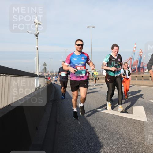 03.10.2025 - Köhlbrandbrückenlauf Yannick Fuchs http://msf.ph/oto/9181528 03.10.2025 08:57:09 Position 2 2880, 3129 meine-sportfotos.de