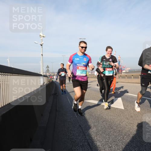 03.10.2025 - Köhlbrandbrückenlauf Yannick Fuchs http://msf.ph/oto/9181531 03.10.2025 08:57:10 Position 2 3076, 3077 meine-sportfotos.de