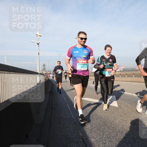 03.10.2025 - Köhlbrandbrückenlauf Yannick Fuchs http://msf.ph/oto/9181533 03.10.2025 08:57:10 Position 2 3076, 3129 meine-sportfotos.de