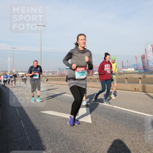 03.10.2025 - Köhlbrandbrückenlauf Yannick Fuchs http://msf.ph/oto/9181569 03.10.2025 08:57:16 Position 2 2320 meine-sportfotos.de
