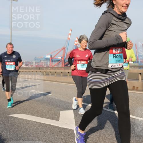 03.10.2025 - Köhlbrandbrückenlauf Yannick Fuchs http://msf.ph/oto/9181571 03.10.2025 08:57:16 Position 2 1908, 1097, 2320 meine-sportfotos.de