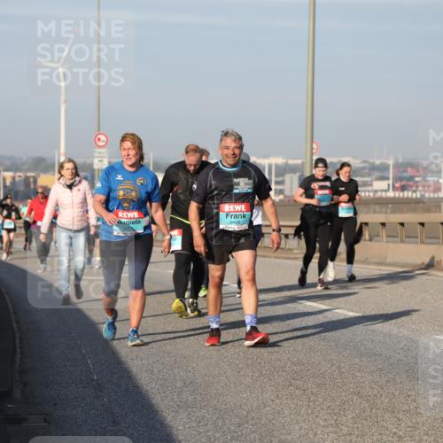 03.10.2025 - Köhlbrandbrückenlauf Yannick Fuchs http://msf.ph/oto/9181593 03.10.2025 08:57:22 Position 2 2024, 2498 meine-sportfotos.de