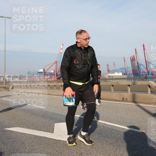 03.10.2025 - Köhlbrandbrückenlauf Yannick Fuchs http://msf.ph/oto/9181620 03.10.2025 08:57:29 Position 2 1791 meine-sportfotos.de